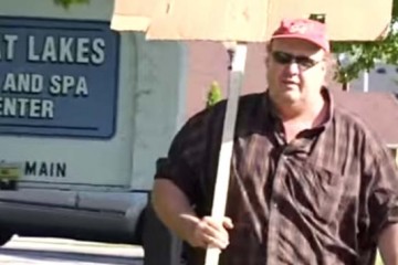 350 Pound Man Protests After Being Kicked Out of All-You-Can-Eat Restaurant